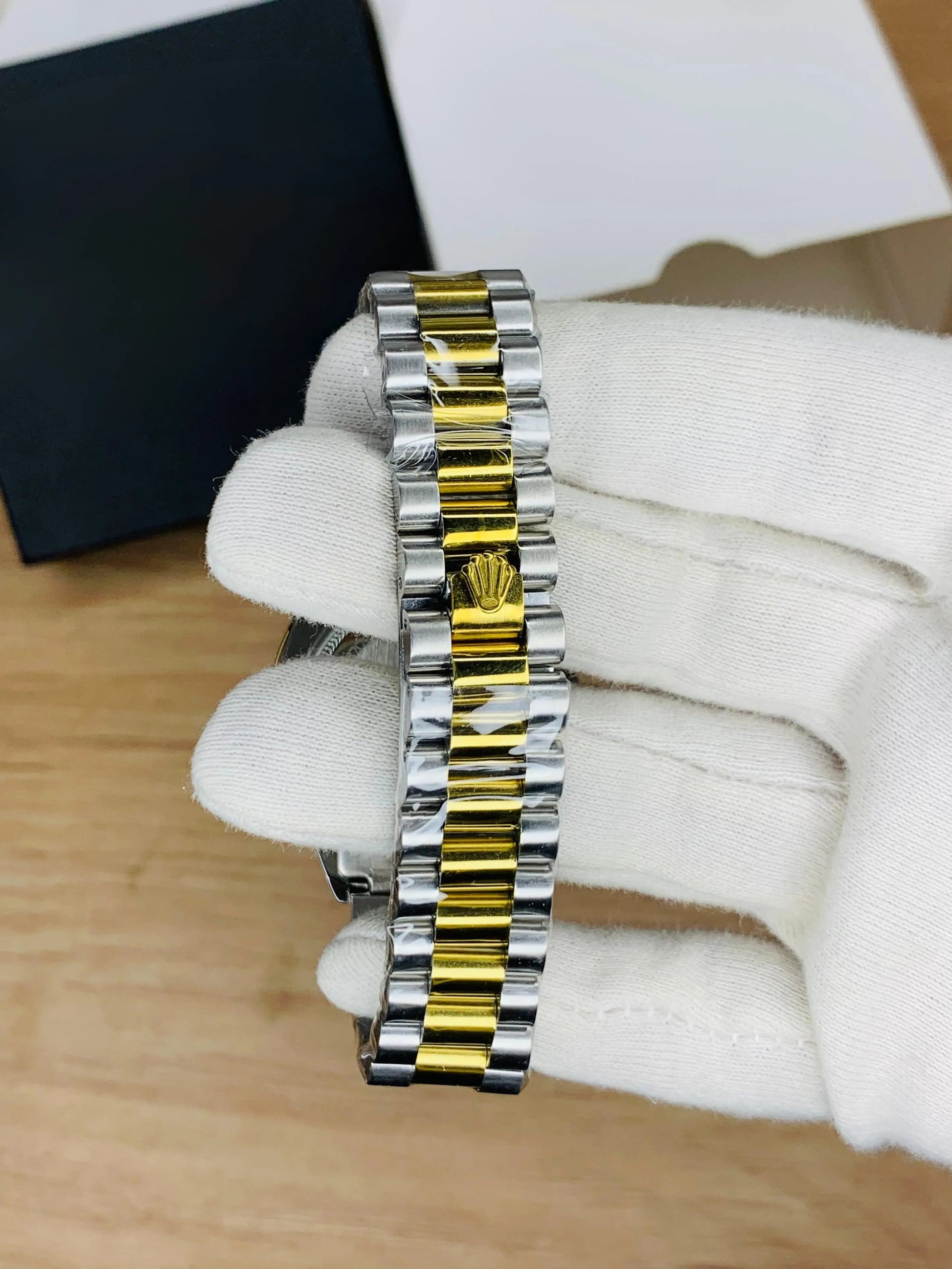 Rolex Stone Dial Edition – White Luxury Watch with Date Display - Four Tick